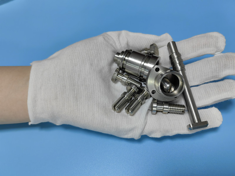 Swiss_machined_valves.jpg Swiss_machined_valves.jpg